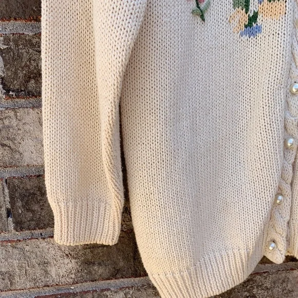 Take 50% OFF- Max Studio Cream Floral V-Neck Button-Up Cardigan, Size-S - Picture 8 of 13